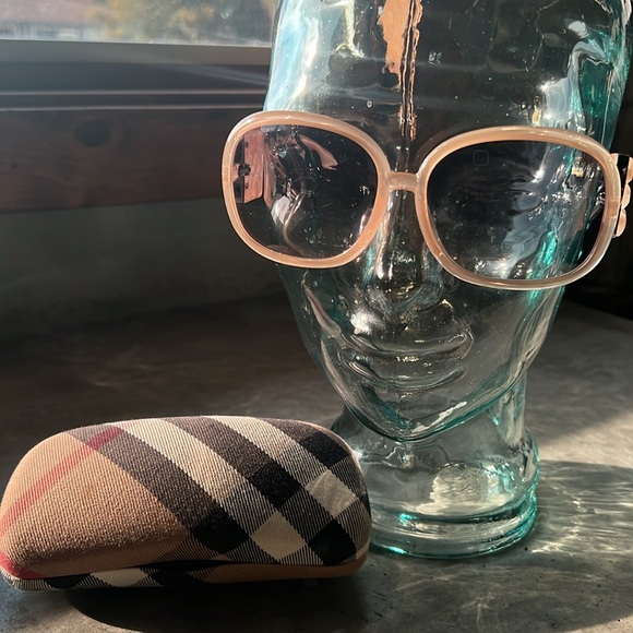 •Burberry sunglasses - Picture 3 of 5
